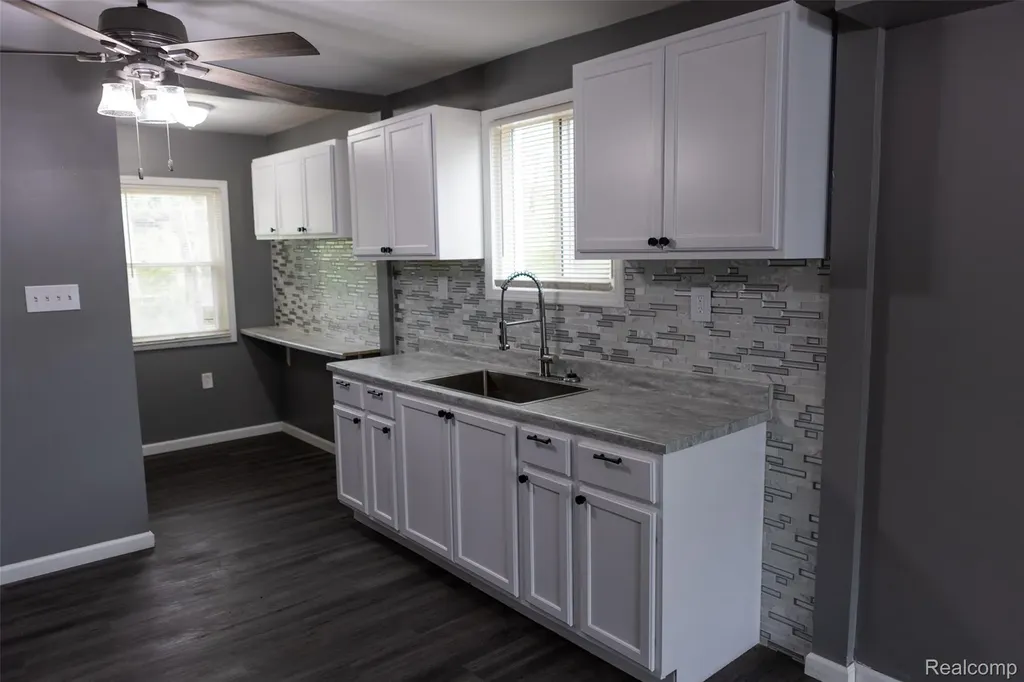 14870 Pinehurst Street Detroit City MI 48238