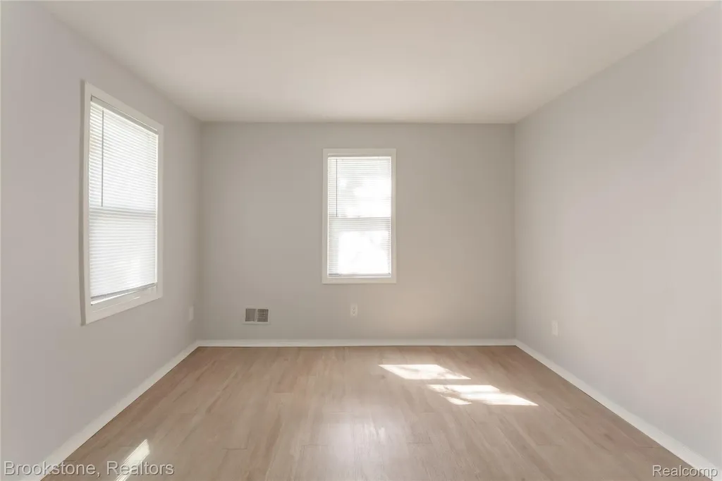 524 Luther Avenue Pontiac City MI 48341