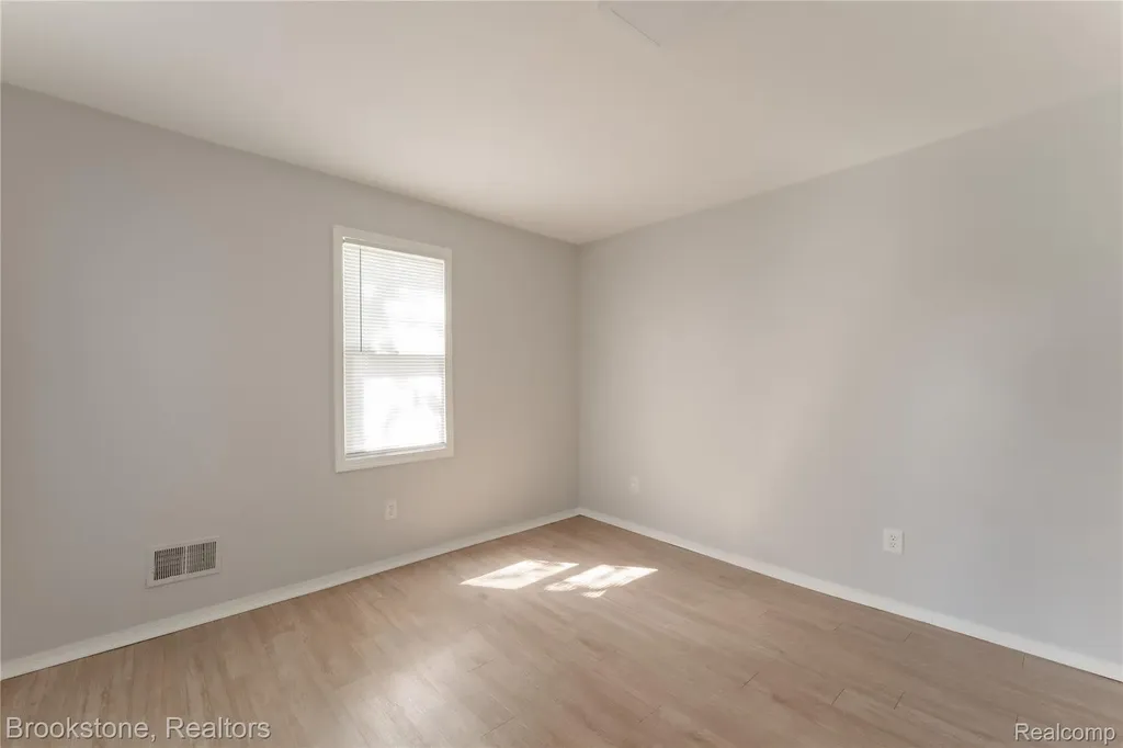 524 Luther Avenue Pontiac City MI 48341