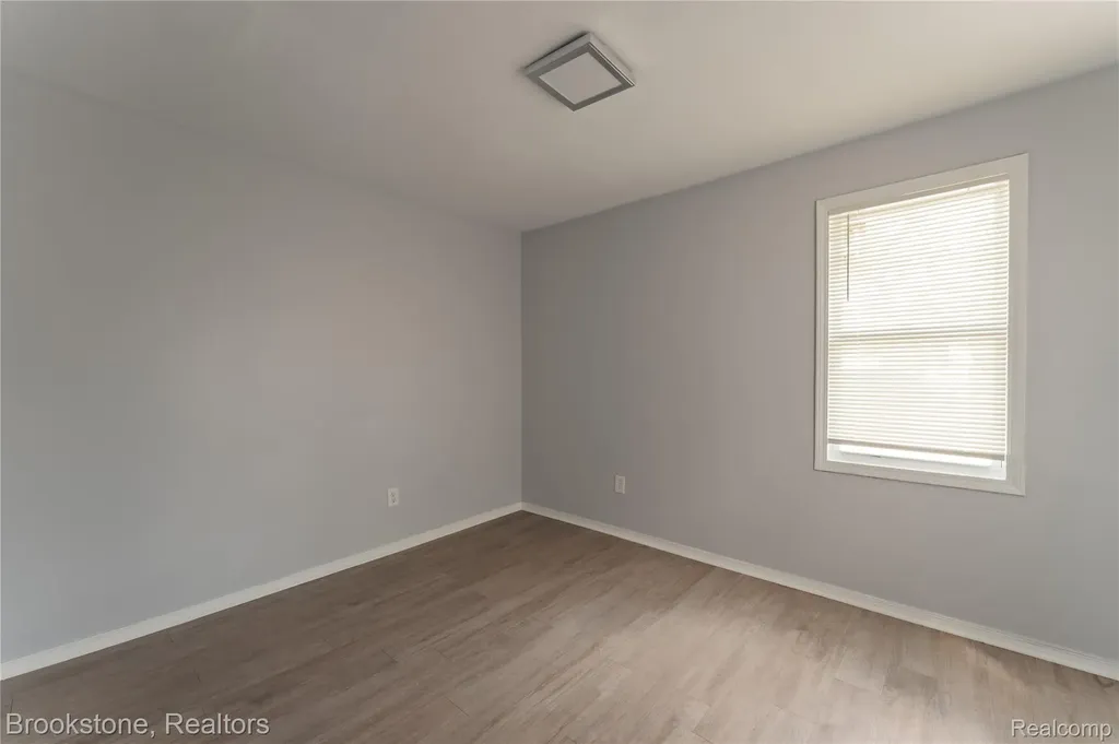 524 Luther Avenue Pontiac City MI 48341