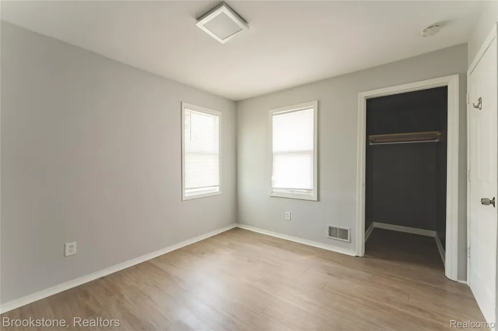 524 Luther Avenue Pontiac City MI 48341