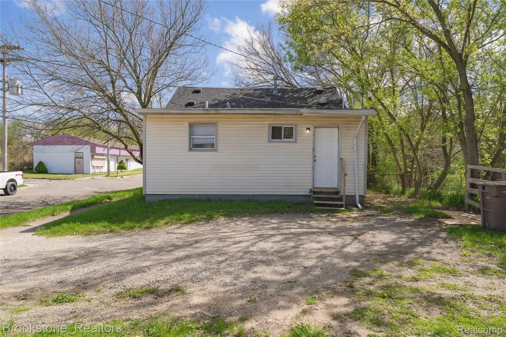 524 Luther Avenue Pontiac City MI 48341