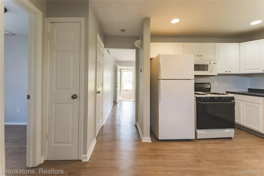 524 Luther Avenue Pontiac City MI 48341