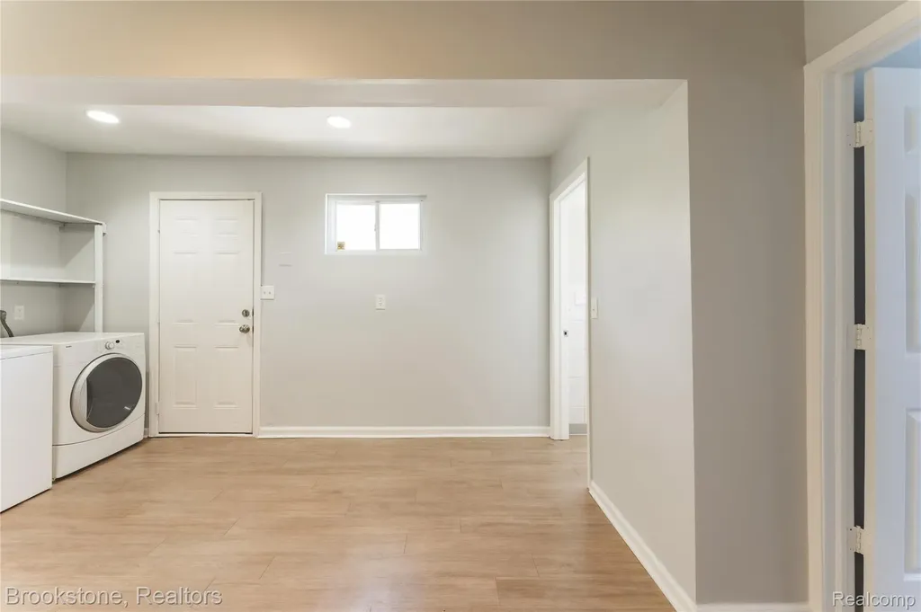 524 Luther Avenue Pontiac City MI 48341