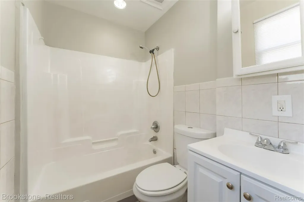 524 Luther Avenue Pontiac City MI 48341