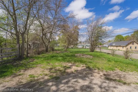 524 Luther Avenue Pontiac City MI 48341