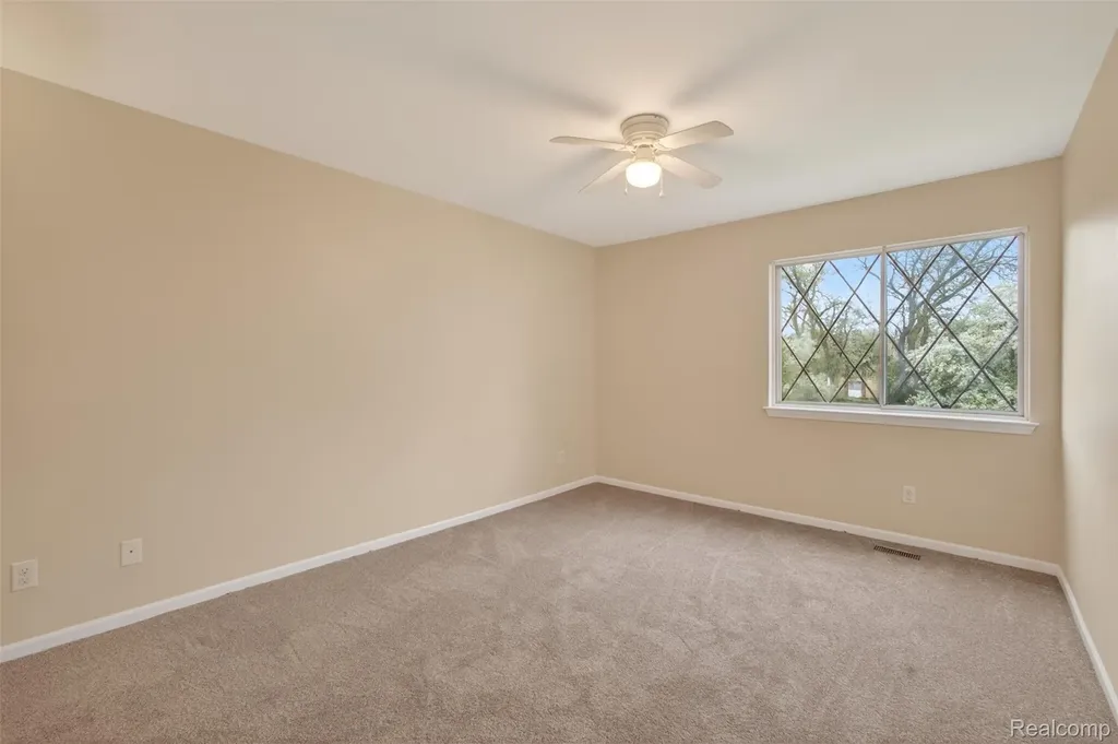 29200 Gloede Drive Warren City MI 48088