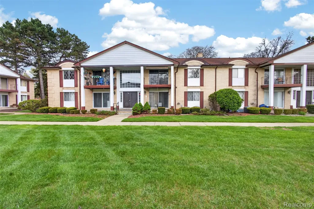 29200 Gloede Drive Warren City MI 48088