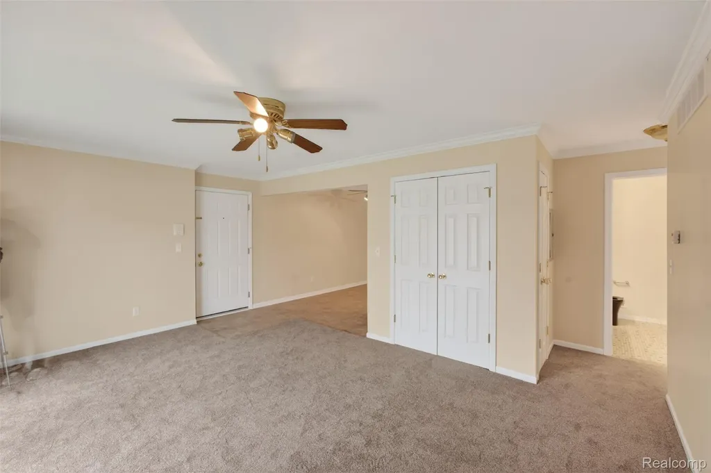 29200 Gloede Drive Warren City MI 48088
