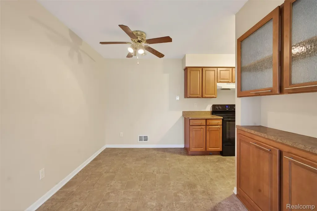 29200 Gloede Drive Warren City MI 48088