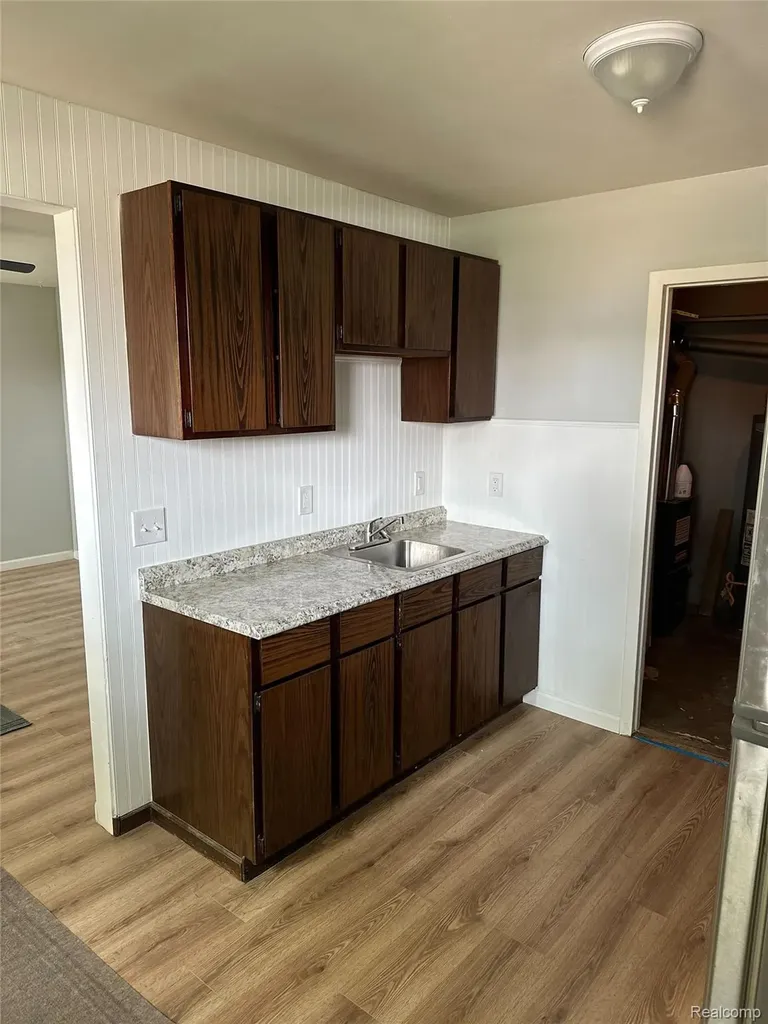 1580 University Avenue Lincoln Park City MI 48146
