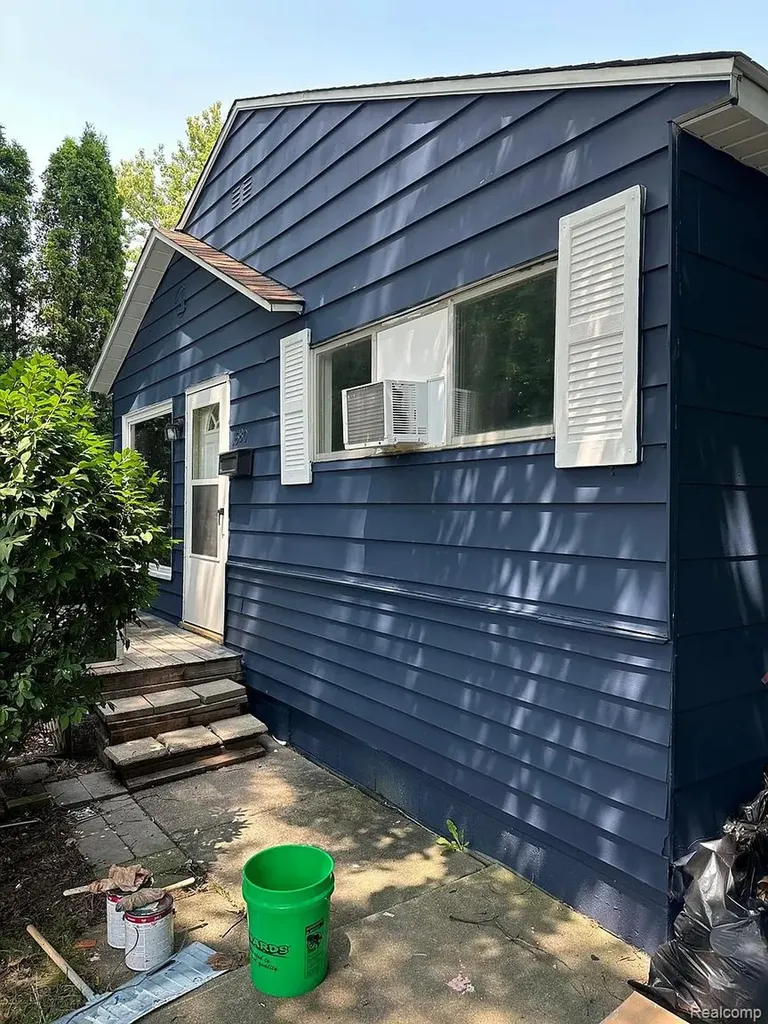 1580 University Avenue Lincoln Park City MI 48146