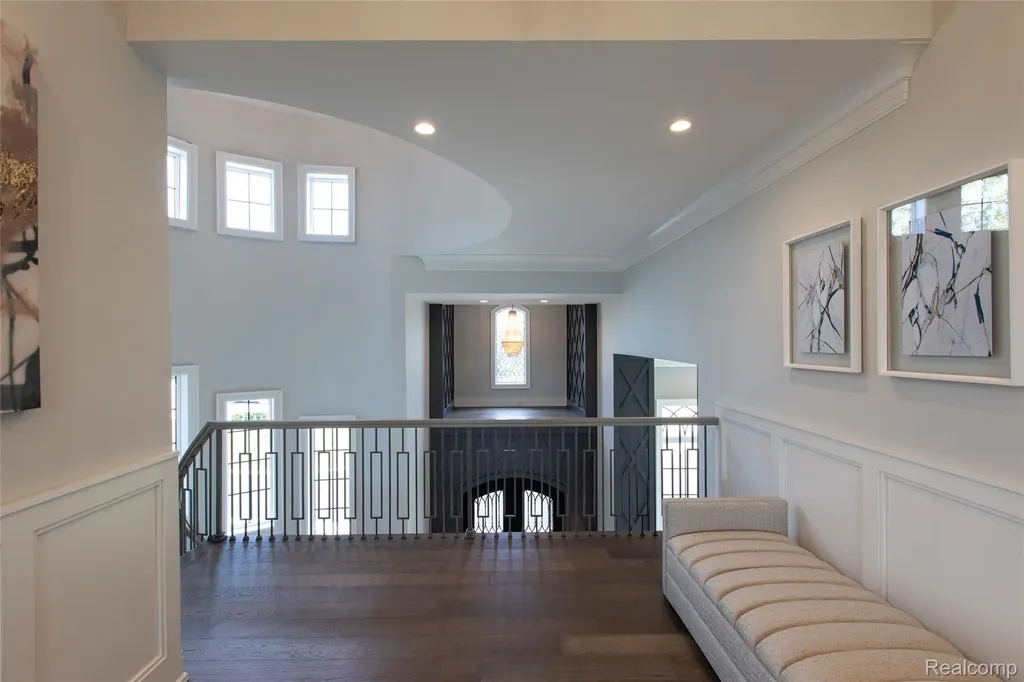 556 Barrington Court Bloomfield Charter Township MI 48304