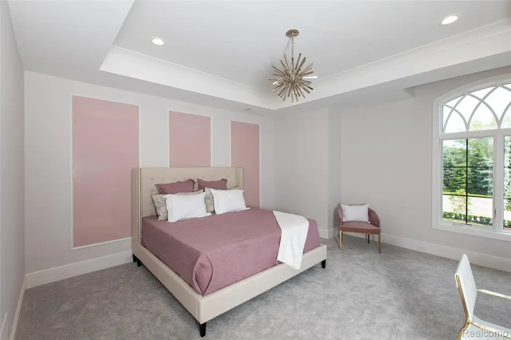 556 Barrington Court Bloomfield Charter Township MI 48304
