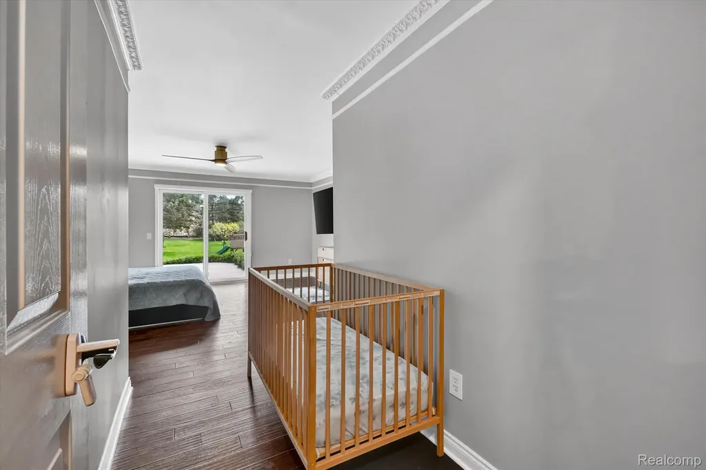 2354 Erickson Drive Troy City MI 48085