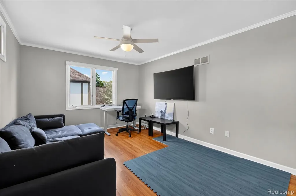 2354 Erickson Drive Troy City MI 48085