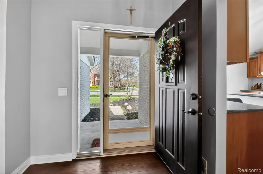 2354 Erickson Drive Troy City MI 48085