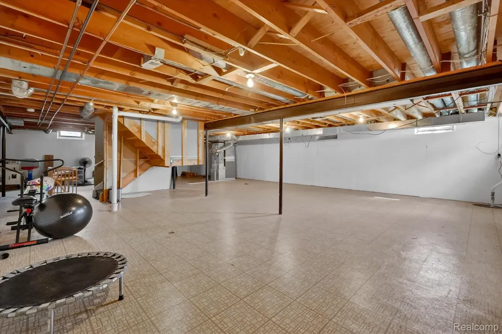 2354 Erickson Drive Troy City MI 48085