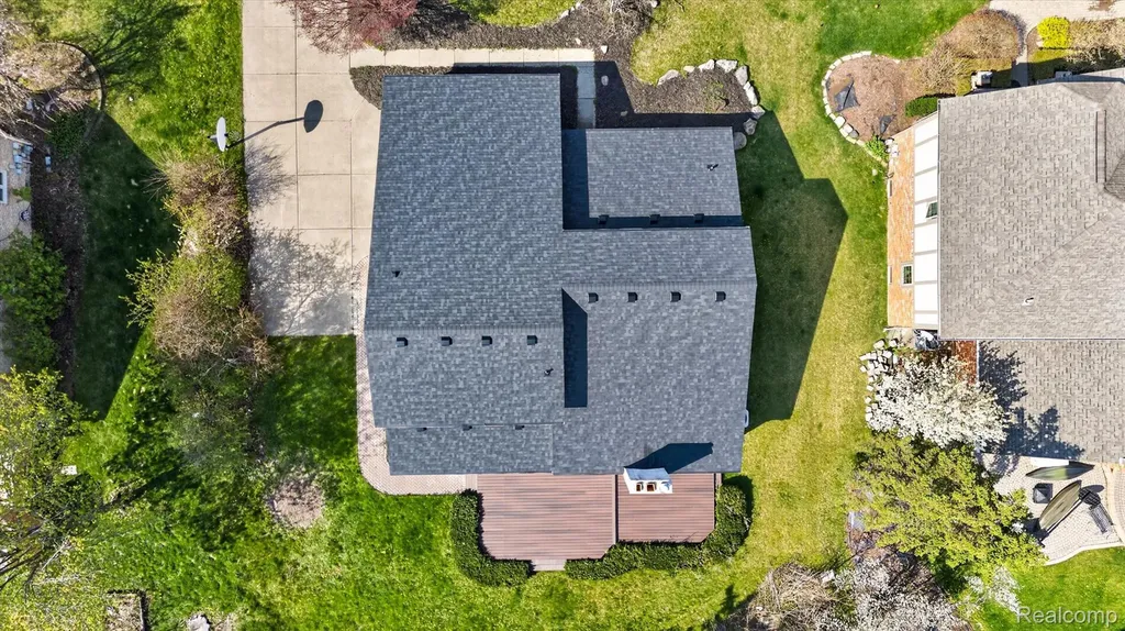 2354 Erickson Drive Troy City MI 48085