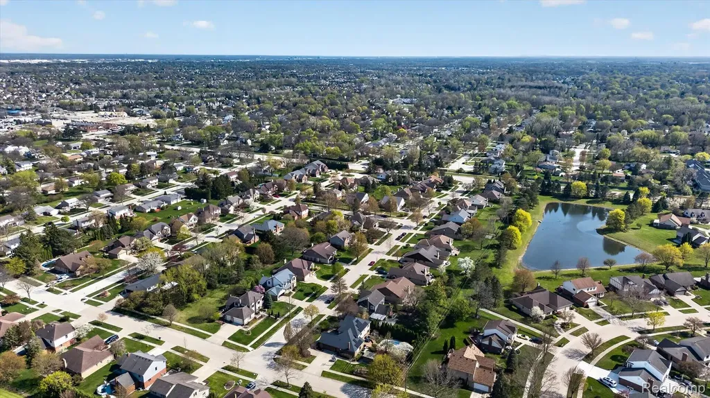 2354 Erickson Drive Troy City MI 48085