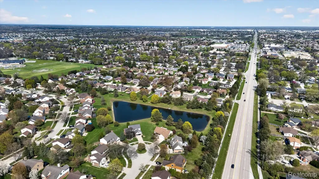 2354 Erickson Drive Troy City MI 48085