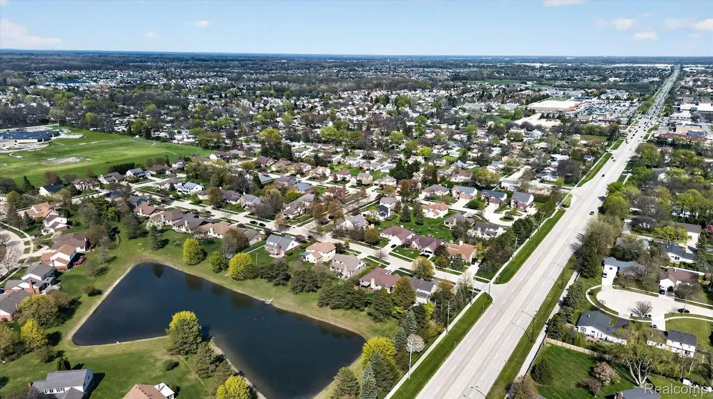 2354 Erickson Drive Troy City MI 48085