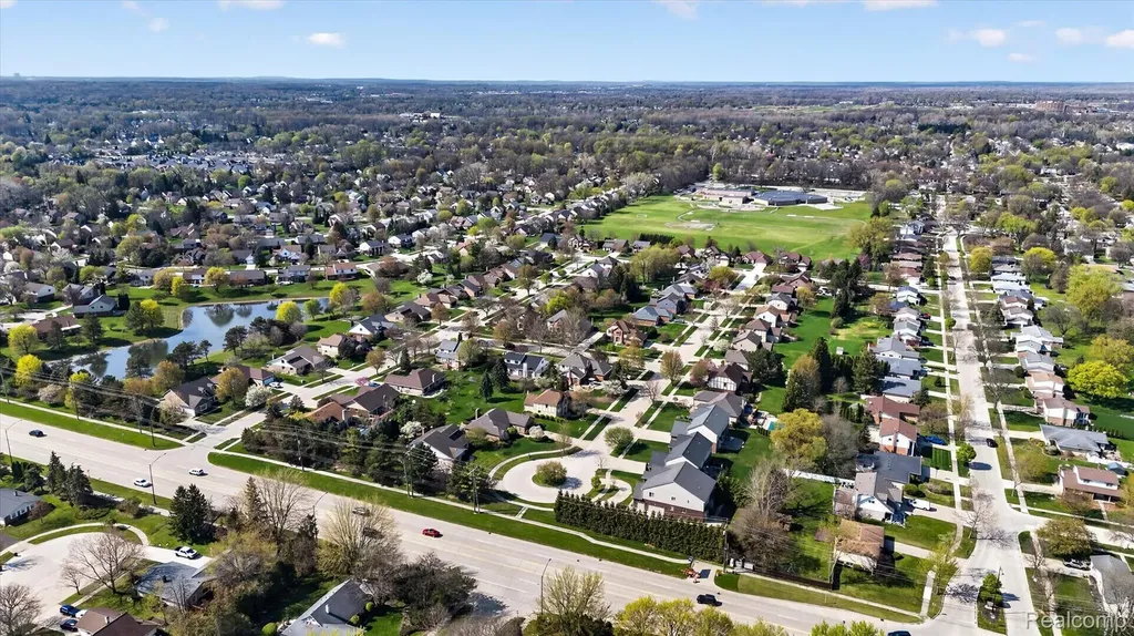 2354 Erickson Drive Troy City MI 48085