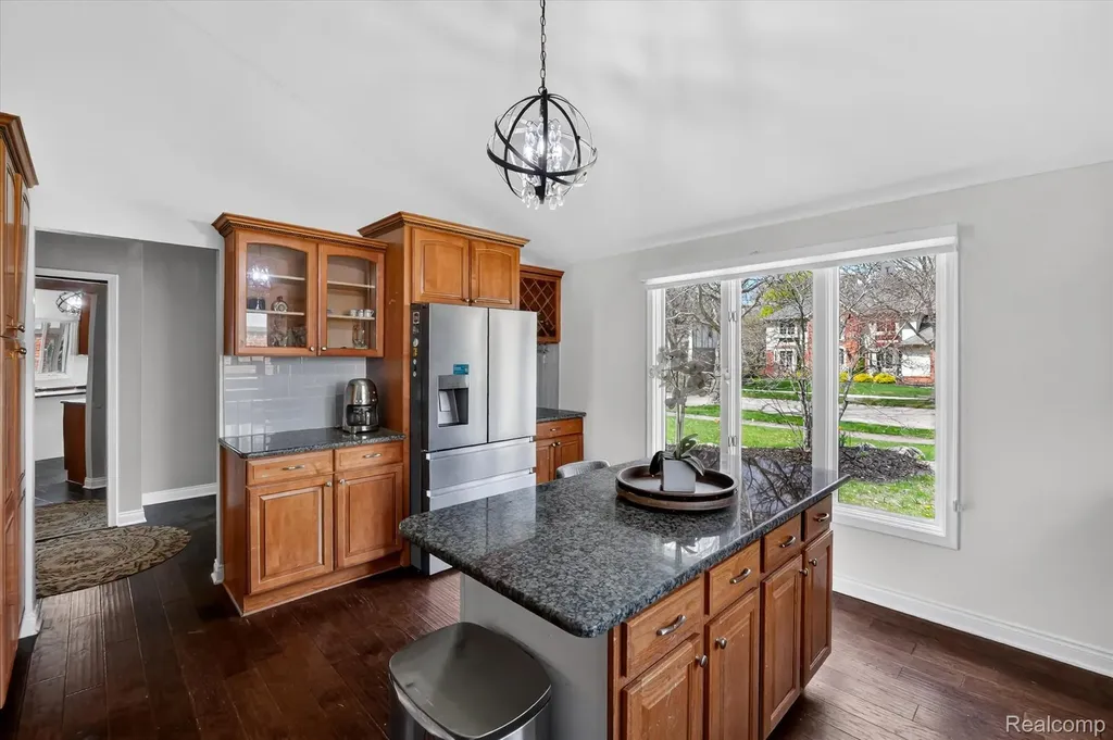 2354 Erickson Drive Troy City MI 48085