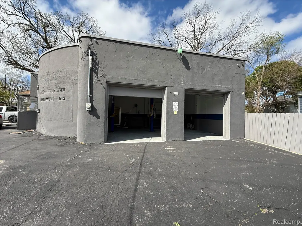 128 Baldwin Avenue Pontiac City MI 48342