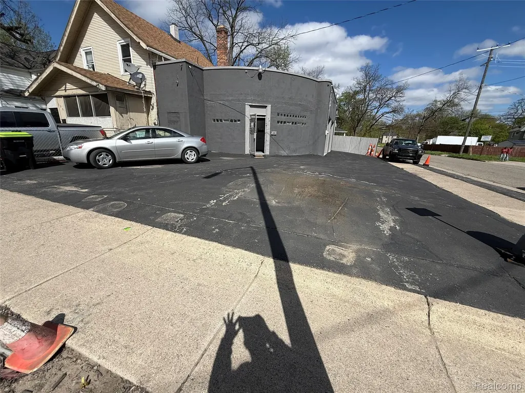 128 Baldwin Avenue Pontiac City MI 48342