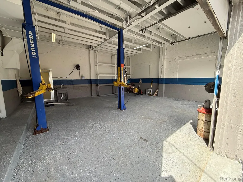 128 Baldwin Avenue Pontiac City MI 48342