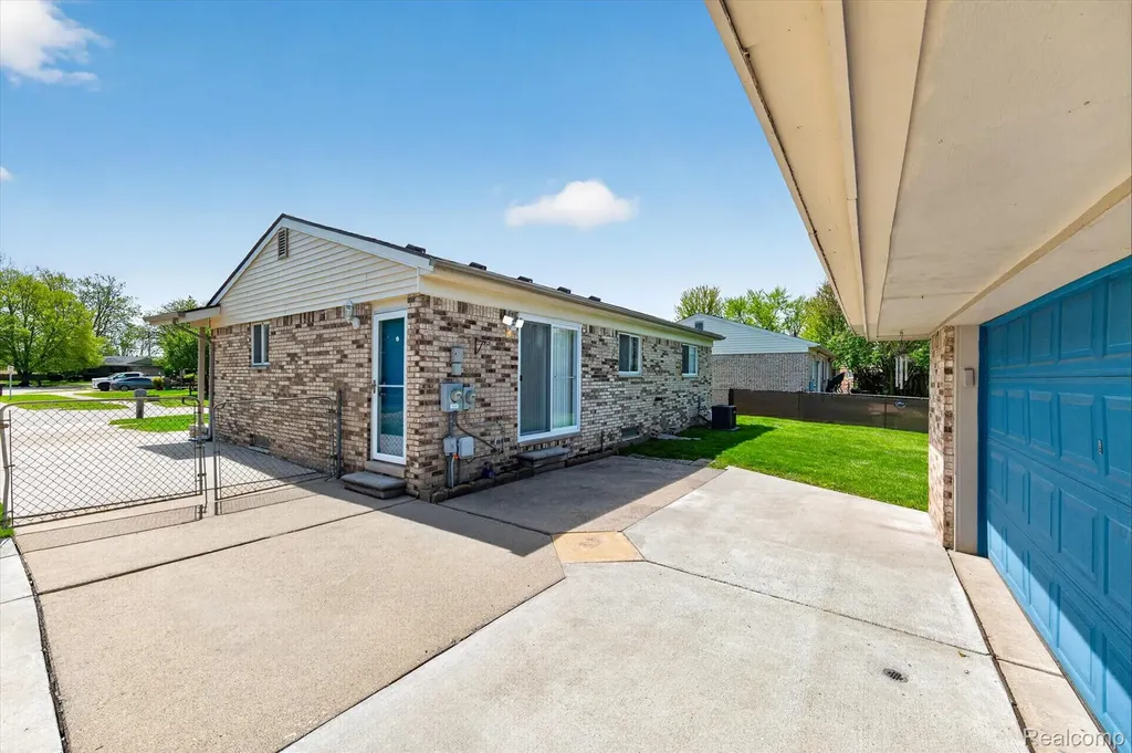 23712 Cedar Ridge Drive Brownstown Charter Township MI 48174