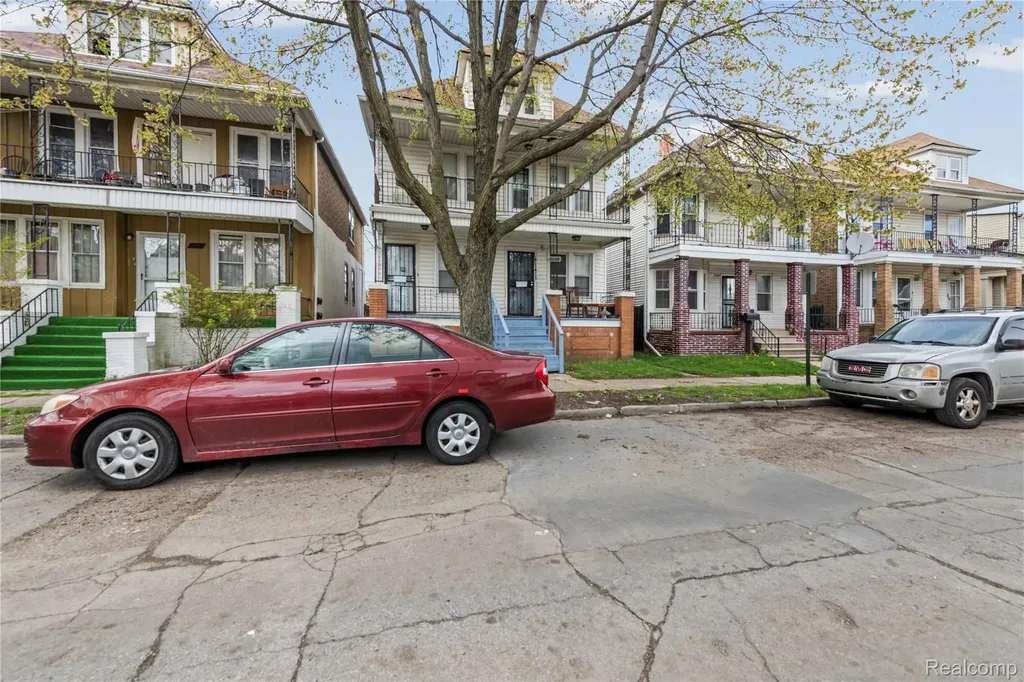2143 Trowbridge Street Hamtramck City MI 48212