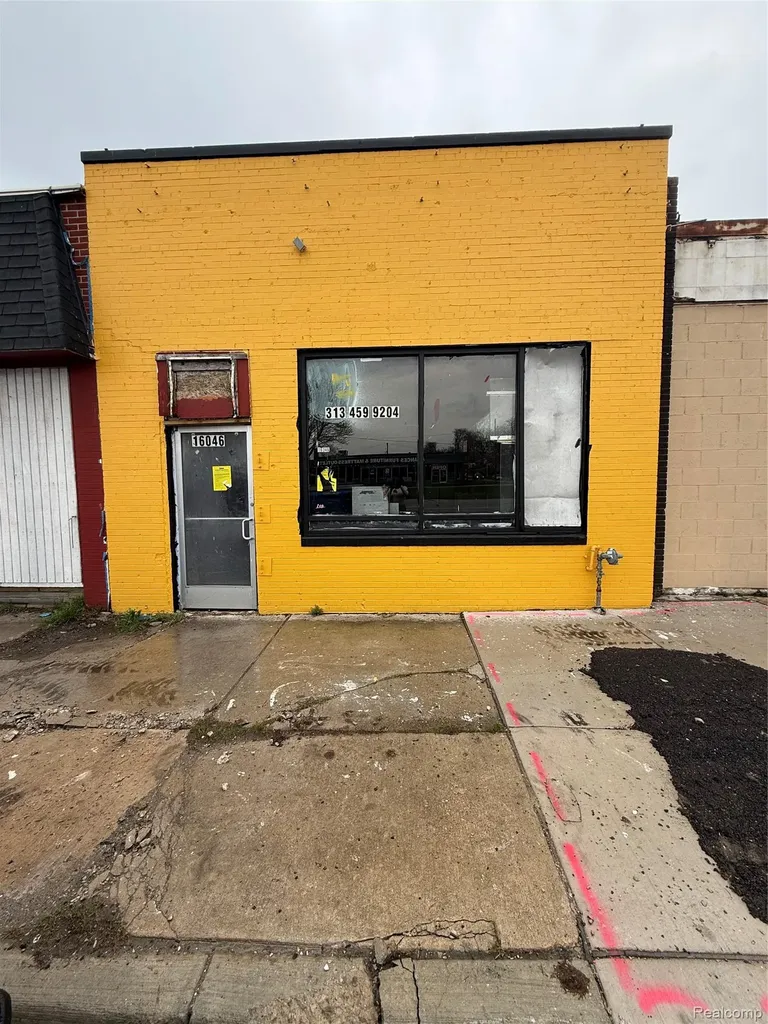 16046 E 8 Mile Road Detroit City MI 48205