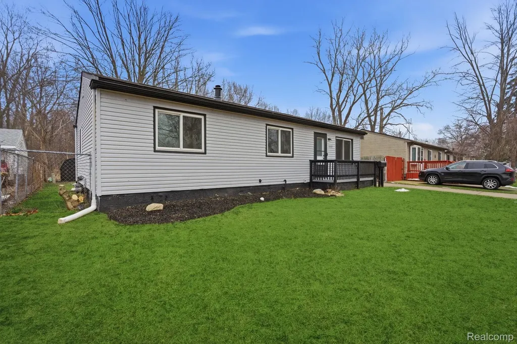 15527 Meadow Street Romulus City MI 48174