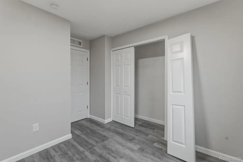 15527 Meadow Street Romulus City MI 48174