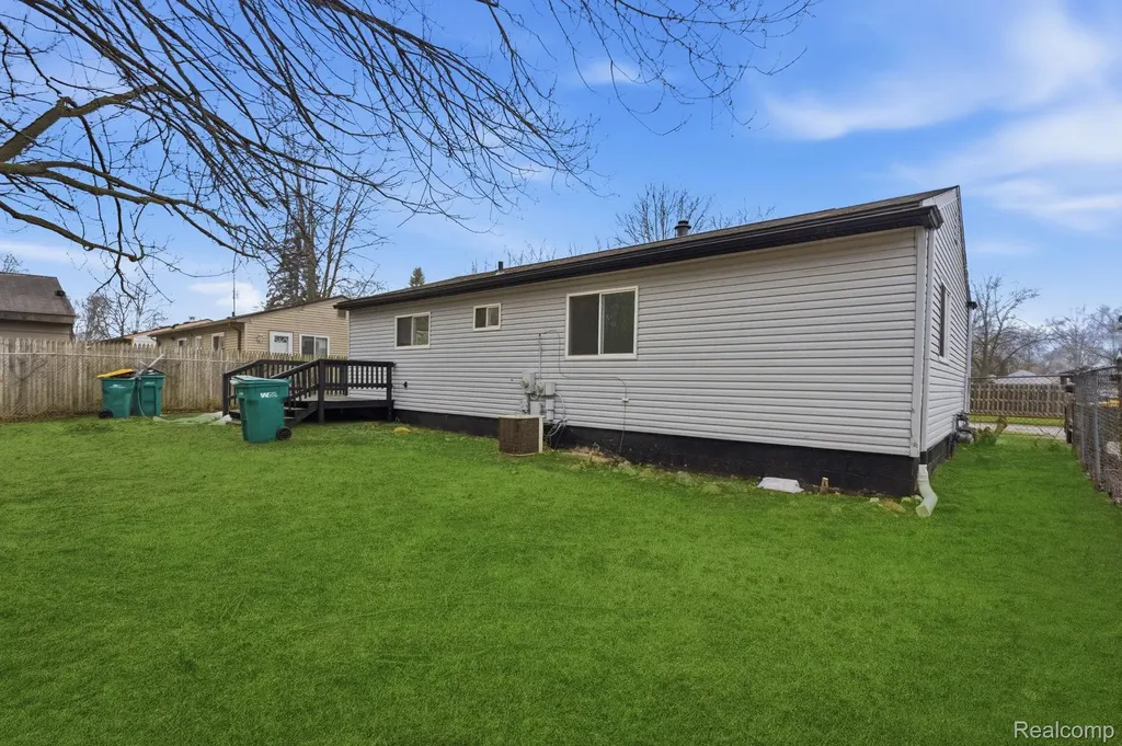 15527 Meadow Street Romulus City MI 48174