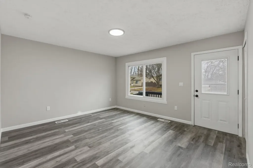 15527 Meadow Street Romulus City MI 48174