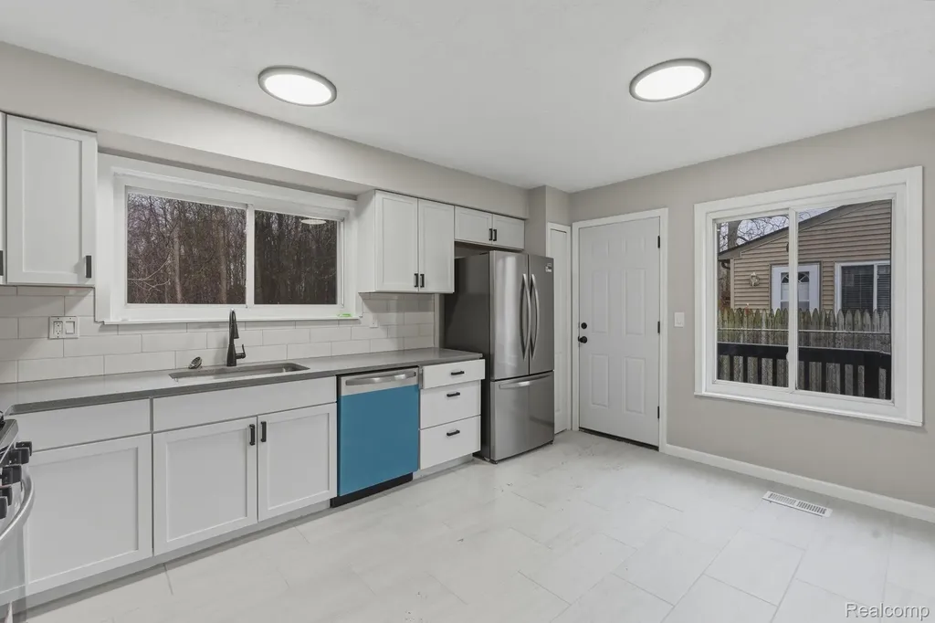 15527 Meadow Street Romulus City MI 48174