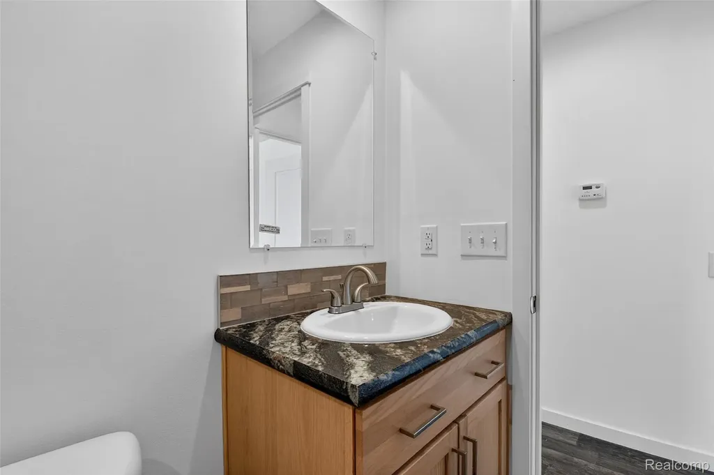 7567 Packard Avenue Warren City MI 48091
