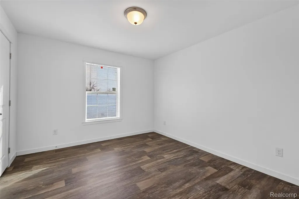 7567 Packard Avenue Warren City MI 48091