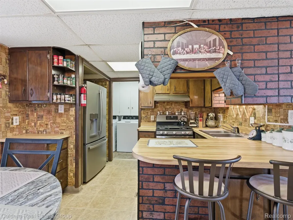 22200 Avon Street St. Clair Shores City MI 48082