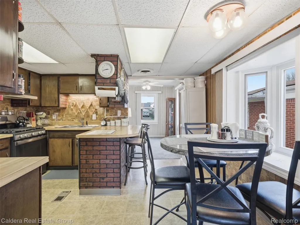 22200 Avon Street St. Clair Shores City MI 48082