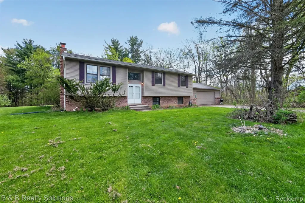 2467 N Lake George Road Attica Township MI 48455