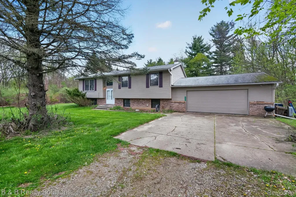 2467 N Lake George Road Attica Township MI 48455