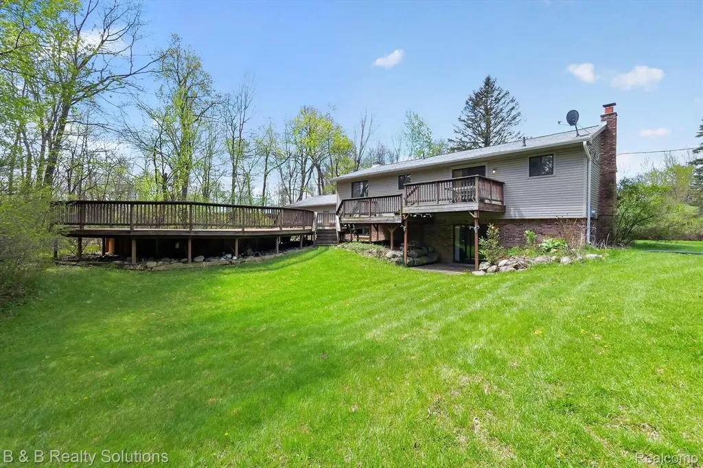 2467 N Lake George Road Attica Township MI 48455