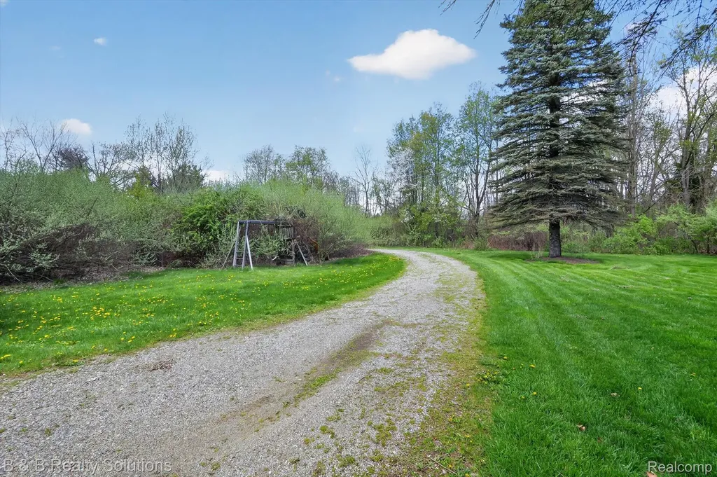 2467 N Lake George Road Attica Township MI 48455