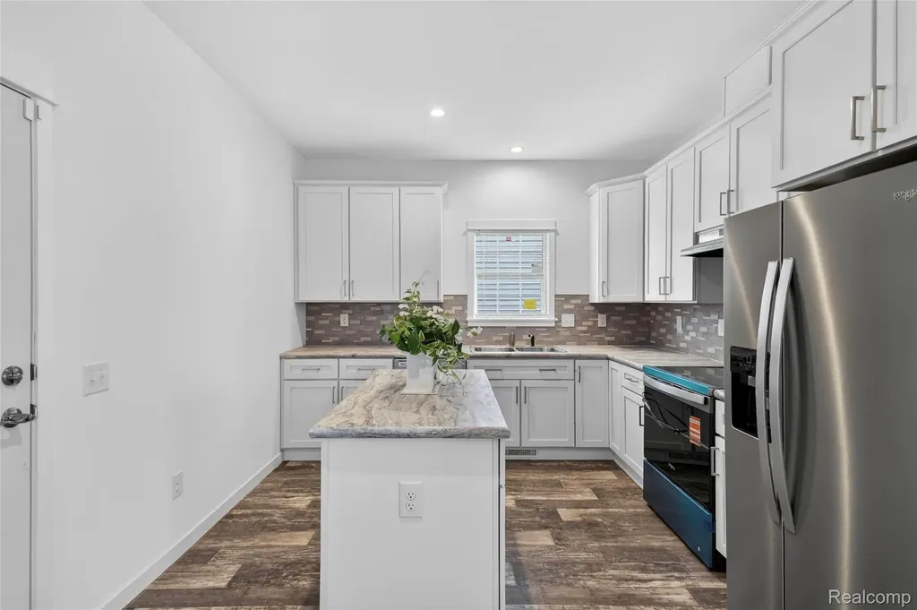 7535 Packard Avenue Warren City MI 48091