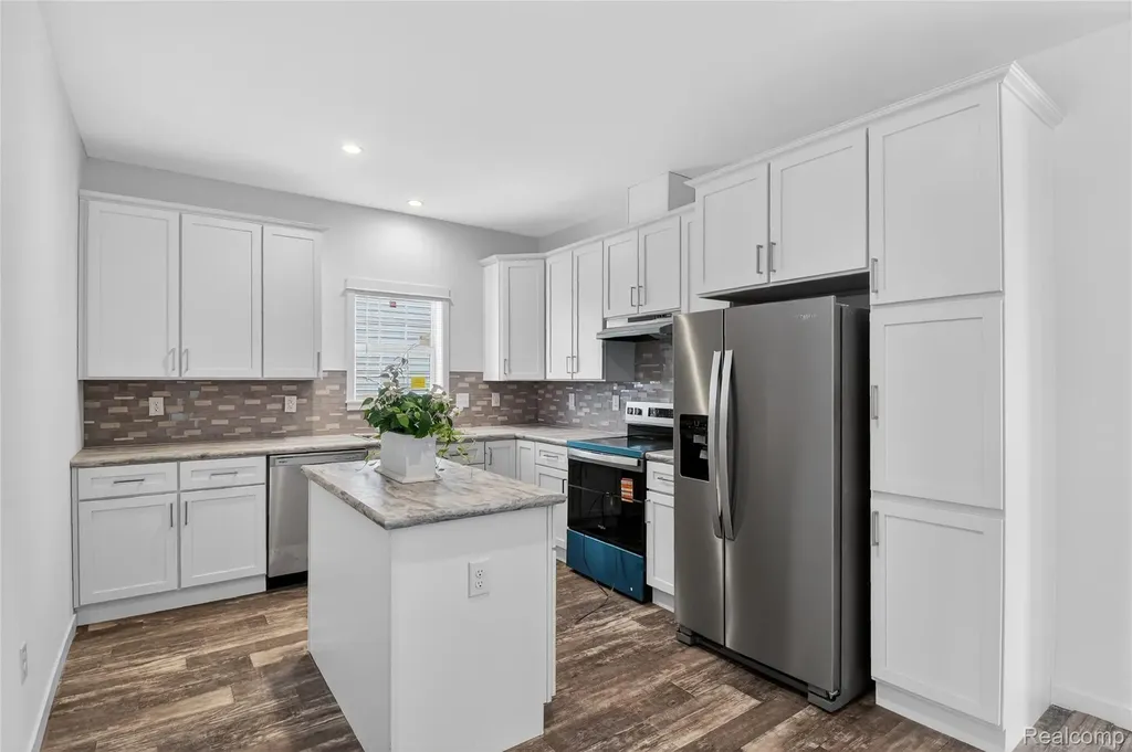 7535 Packard Avenue Warren City MI 48091