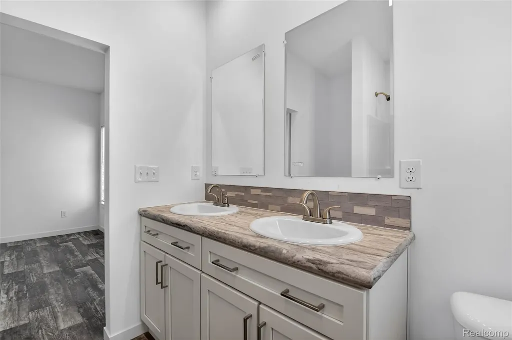 7535 Packard Avenue Warren City MI 48091